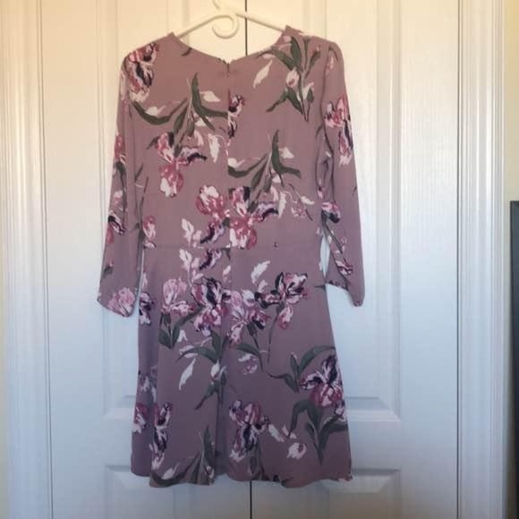 Dynamite floral dress - size medium - Picture 2 of 2